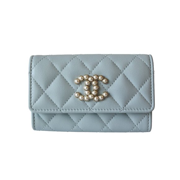 Chanel Pearl CC Lambskin Quilted Chanel Flap Card Holder Baby Blue - Picture 1 of 3